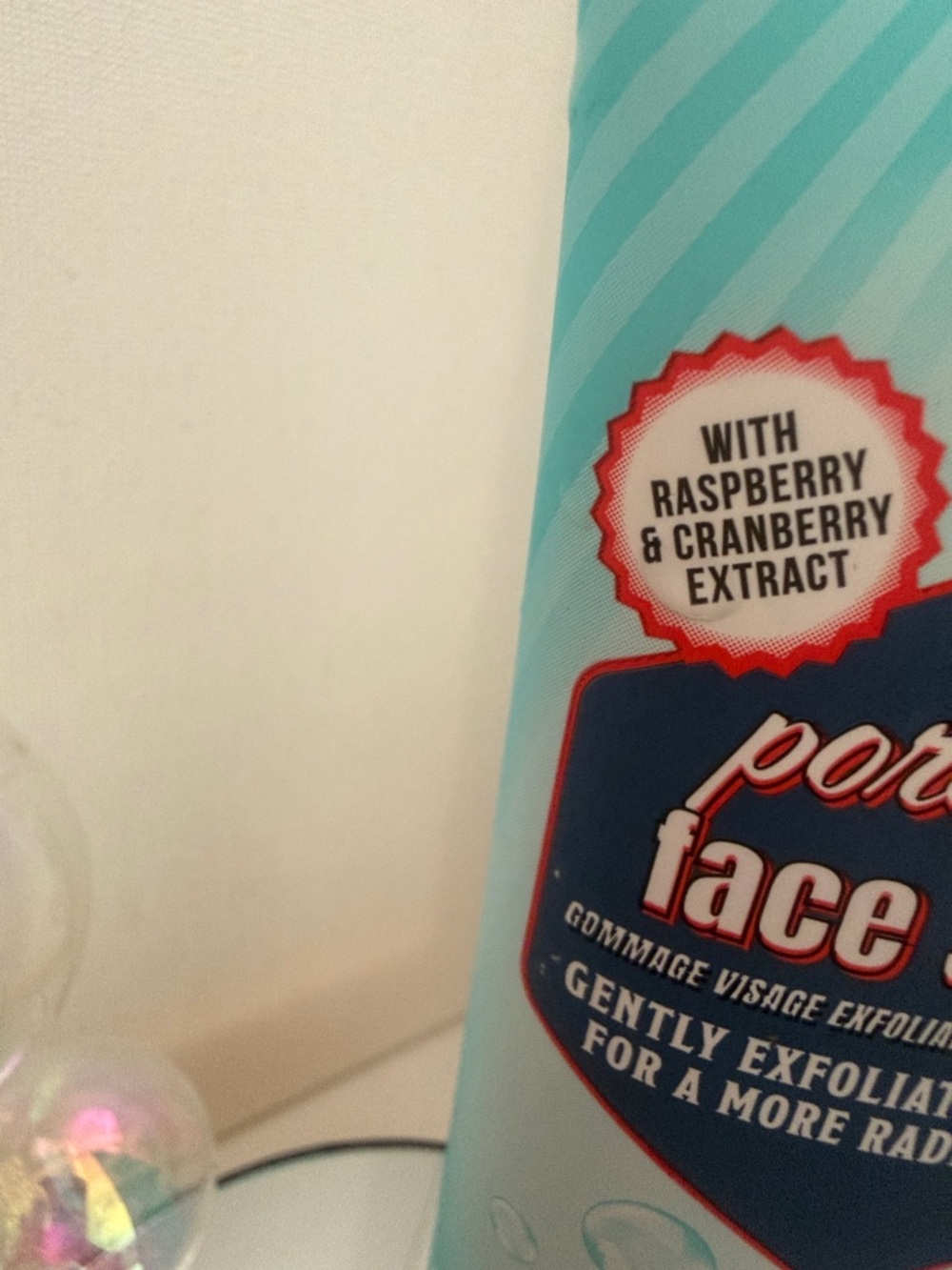 Dirty Works Pore-fect Face Scrub Raspberry Cranberry Extract & Reviving Menthol - Picture 3 of 9